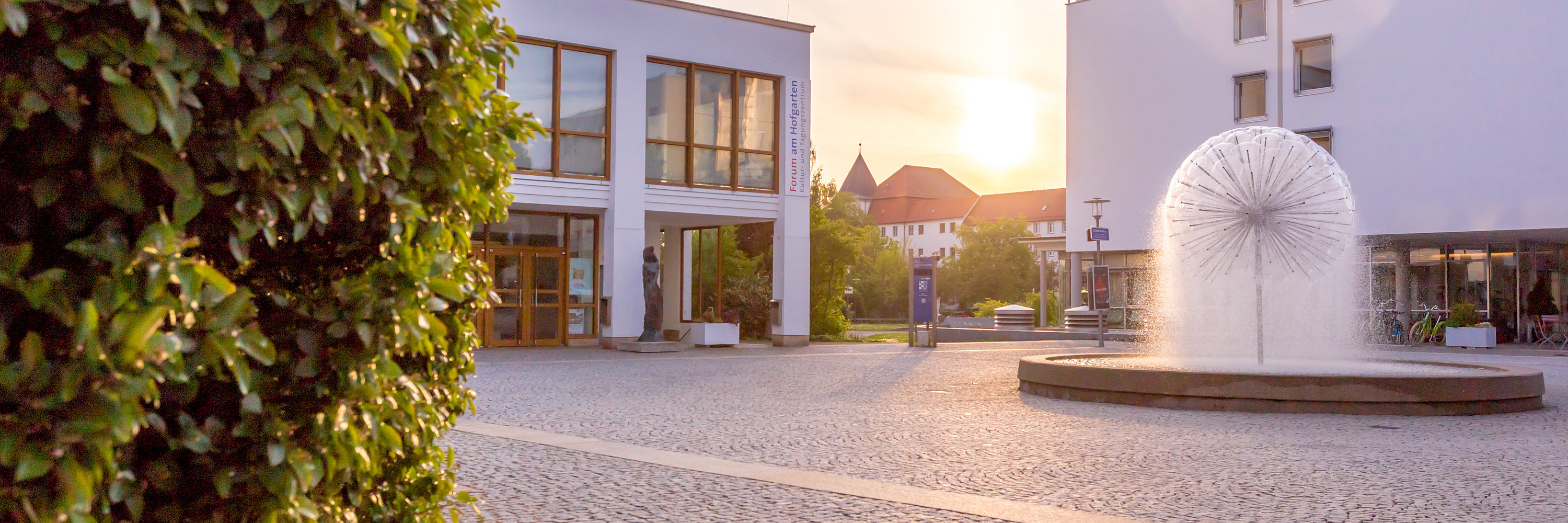 Unser Bild zeigt das Forum am Hofgarten und den Lannionbrunnen. Foto: Philipp Röger für die Stadt Günzburg